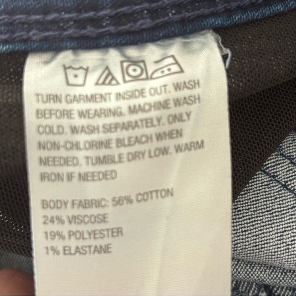 IMAN Global Chic Luxury Resort 360 Slim Bootcut 2 Button Jeans • size 6P - Picture 10 of 10